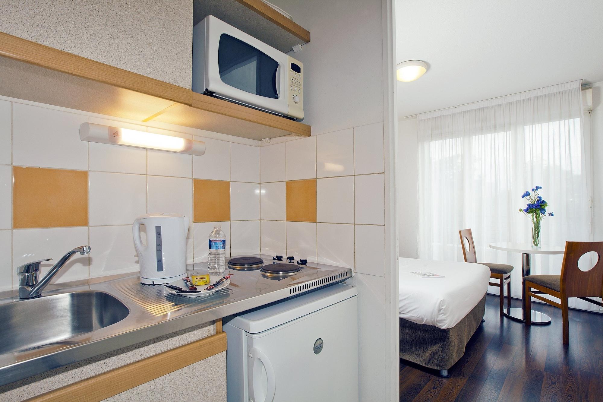 Sejours & Affaires Paris-Nanterre Aparthotel Ngoại thất bức ảnh